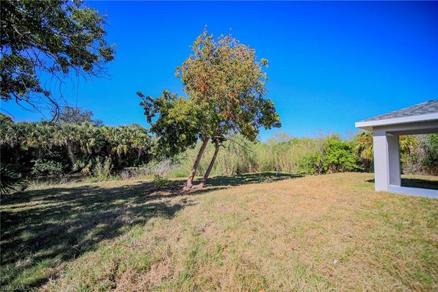 524 Empire AVE S, Lehigh Acres, FL 33974