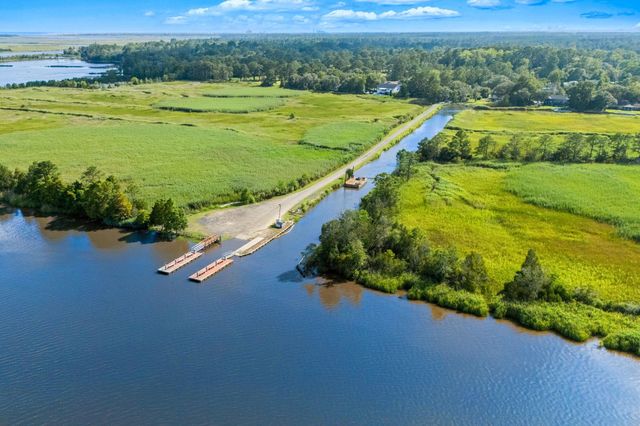 200 Joanna Gillard Ln., Georgetown, SC 29440