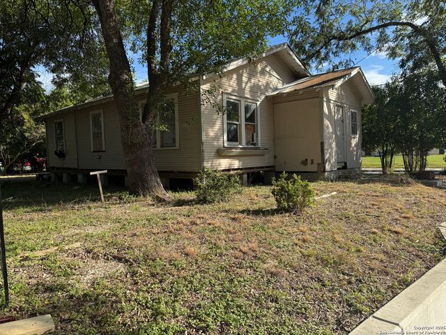 1604 Katy Dr, New Braunfels, TX 78130