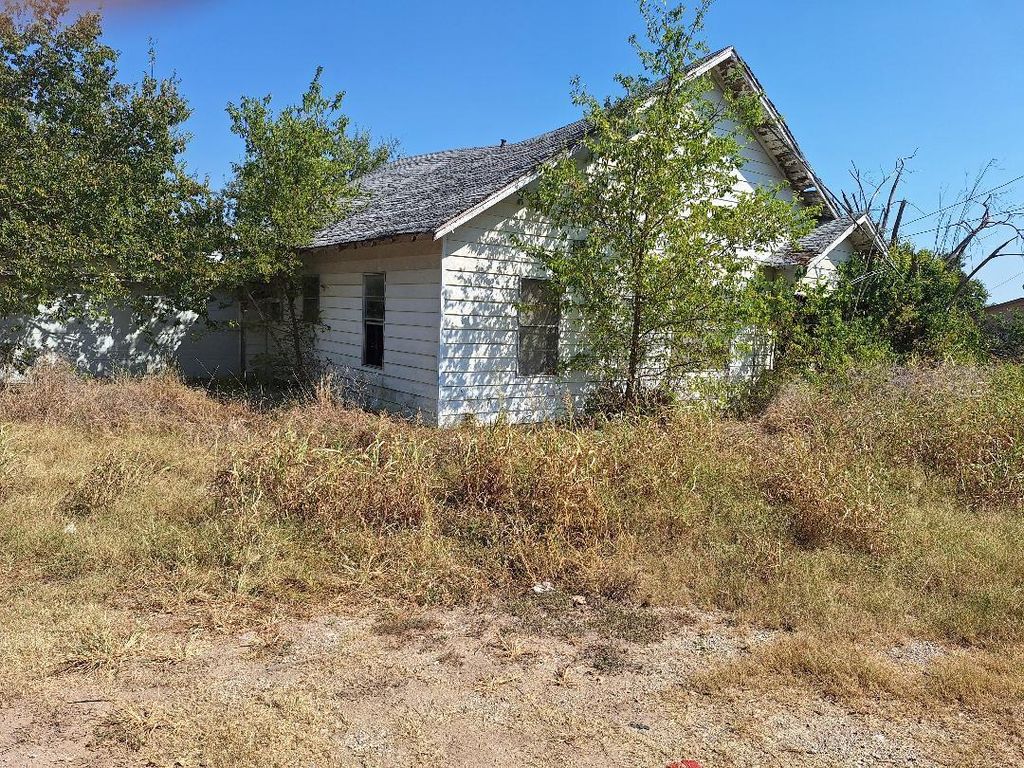 200 N Love DR, Florence, TX 76527