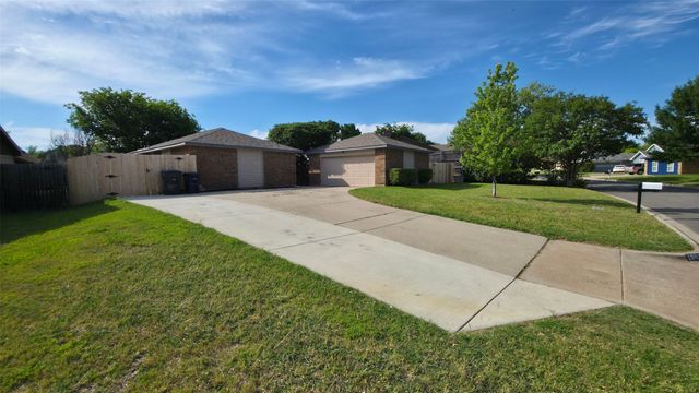 10016 Buffalo Grove Road, Fort Worth, TX 76108
