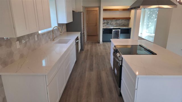 10016 Buffalo Grove Road, Fort Worth, TX 76108