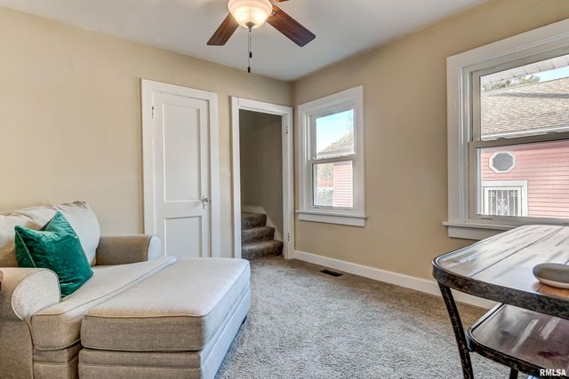 1833 S DOUGLAS Avenue, Springfield, IL 62704