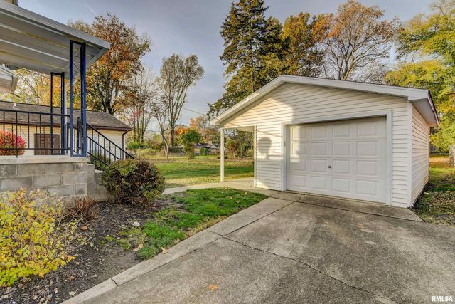 1833 S DOUGLAS Avenue, Springfield, IL 62704