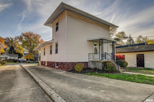 1833 S DOUGLAS Avenue, Springfield, IL 62704