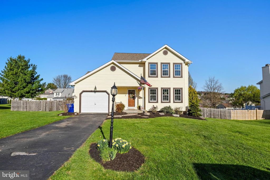 55 BRAKEMAN DR, Stewartstown, PA 17363