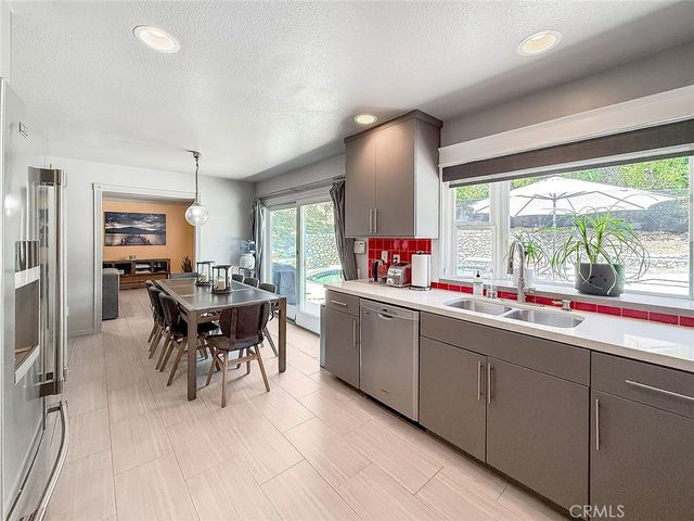 5856 Greenview Rd, Calabasas, CA 91302