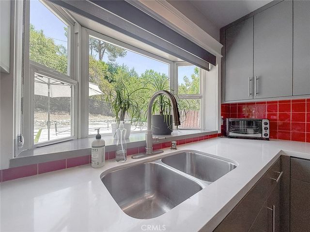 5856 Greenview Rd, Calabasas, CA 91302
