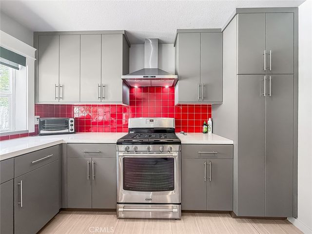 5856 Greenview Rd, Calabasas, CA 91302