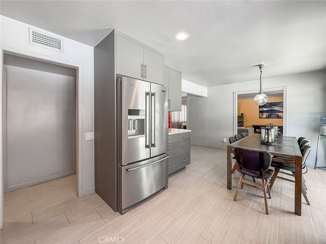 5856 Greenview Rd, Calabasas, CA 91302