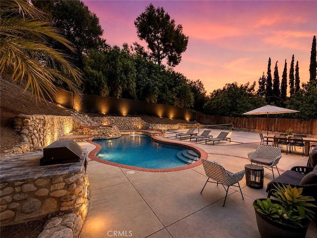 5856 Greenview Rd, Calabasas, CA 91302