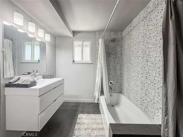5856 Greenview Rd, Calabasas, CA 91302