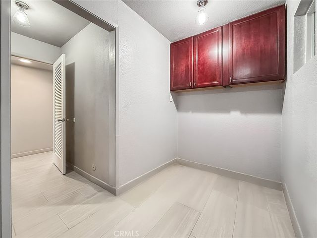 5856 Greenview Rd, Calabasas, CA 91302