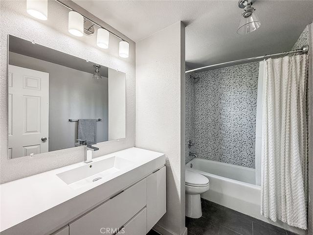 5856 Greenview Rd, Calabasas, CA 91302