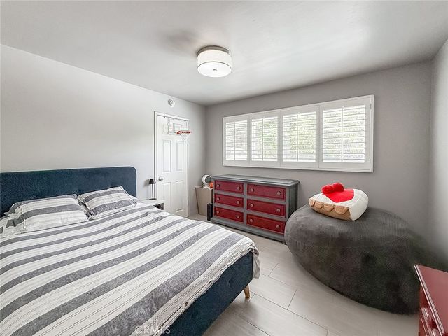 5856 Greenview Rd, Calabasas, CA 91302