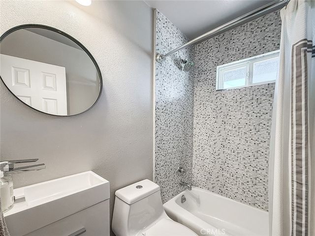 5856 Greenview Rd, Calabasas, CA 91302