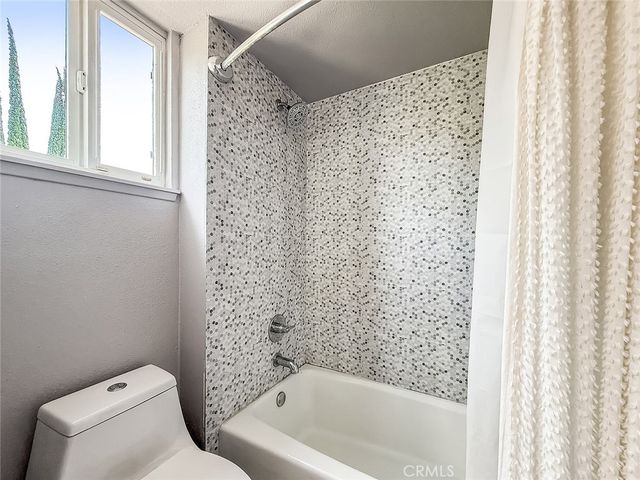 5856 Greenview Rd, Calabasas, CA 91302