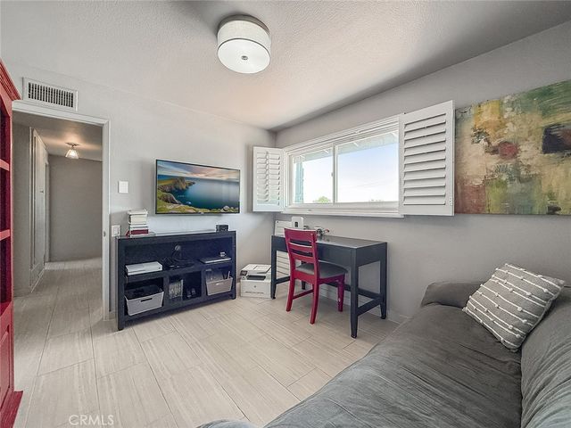 5856 Greenview Rd, Calabasas, CA 91302