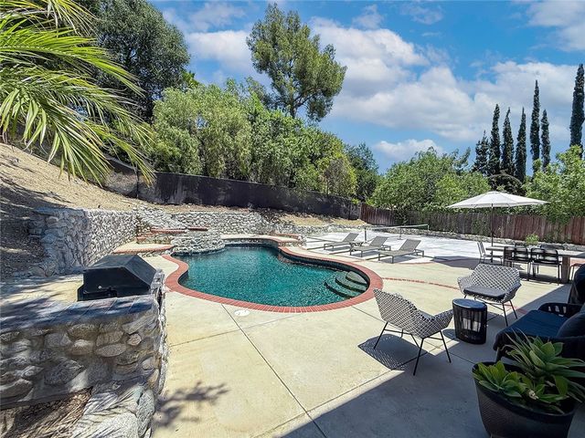5856 Greenview Rd, Calabasas, CA 91302