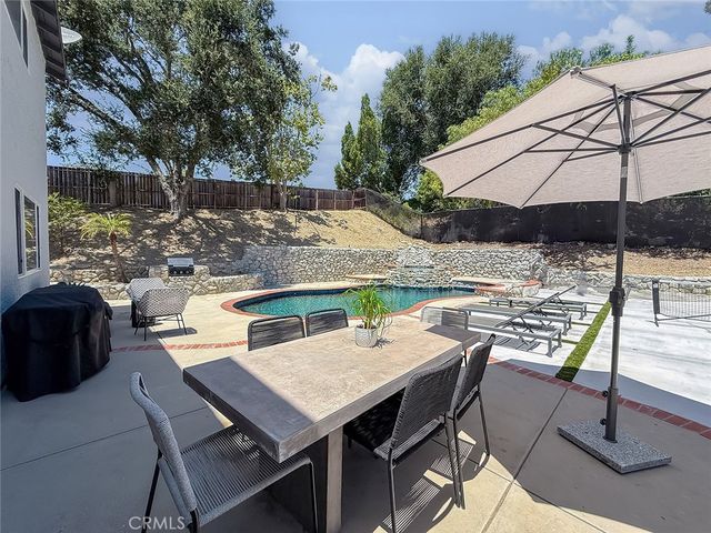 5856 Greenview Rd, Calabasas, CA 91302