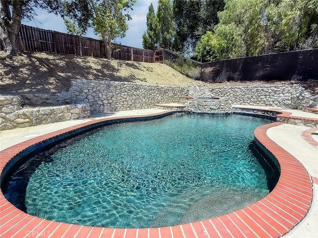 5856 Greenview Rd, Calabasas, CA 91302