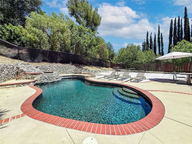 5856 Greenview Rd, Calabasas, CA 91302