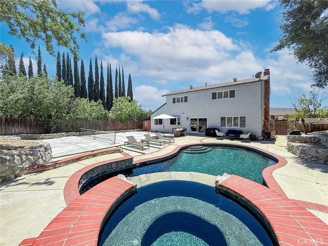 5856 Greenview Rd, Calabasas, CA 91302