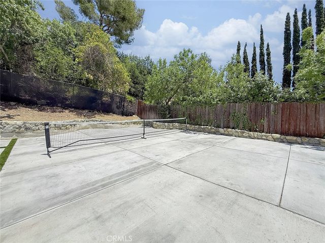 5856 Greenview Rd, Calabasas, CA 91302