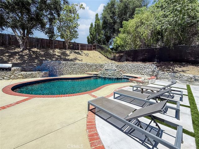 5856 Greenview Rd, Calabasas, CA 91302