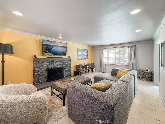 5856 Greenview Rd, Calabasas, CA 91302