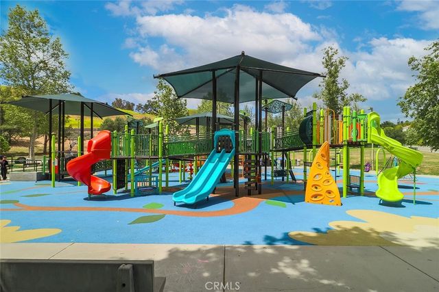 5856 Greenview Rd, Calabasas, CA 91302