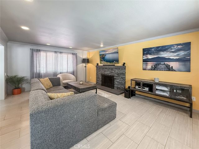 5856 Greenview Rd, Calabasas, CA 91302