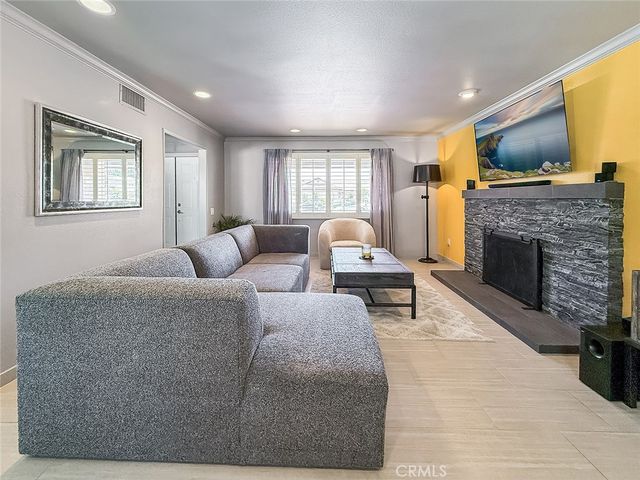 5856 Greenview Rd, Calabasas, CA 91302