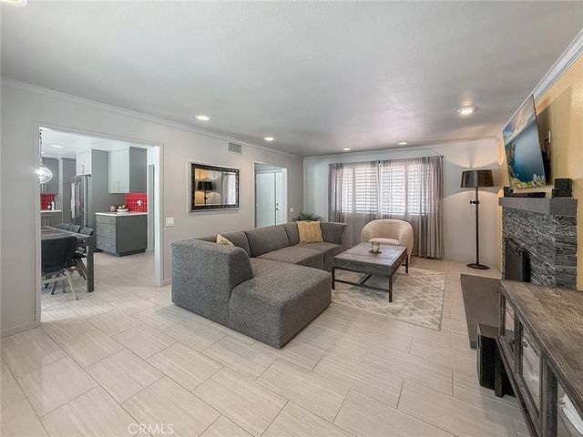 5856 Greenview Rd, Calabasas, CA 91302