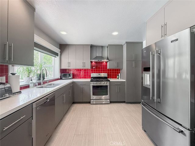 5856 Greenview Rd, Calabasas, CA 91302