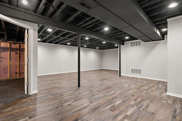 727 E 118th Avenue, Crown Point, IN 46307