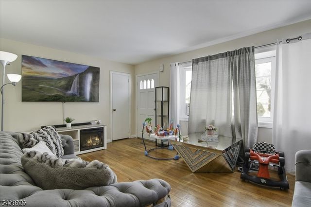 33 Daka Ct, Bloomfield Twp., NJ 07003