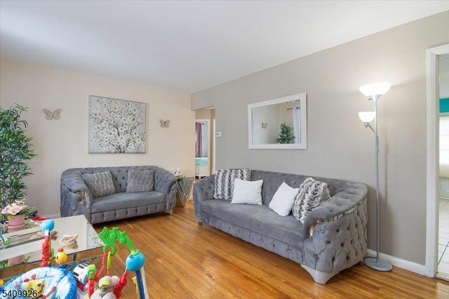 33 Daka Ct, Bloomfield Twp., NJ 07003