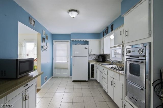 33 Daka Ct, Bloomfield Twp., NJ 07003