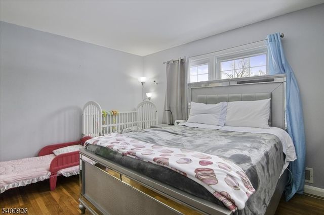 33 Daka Ct, Bloomfield Twp., NJ 07003