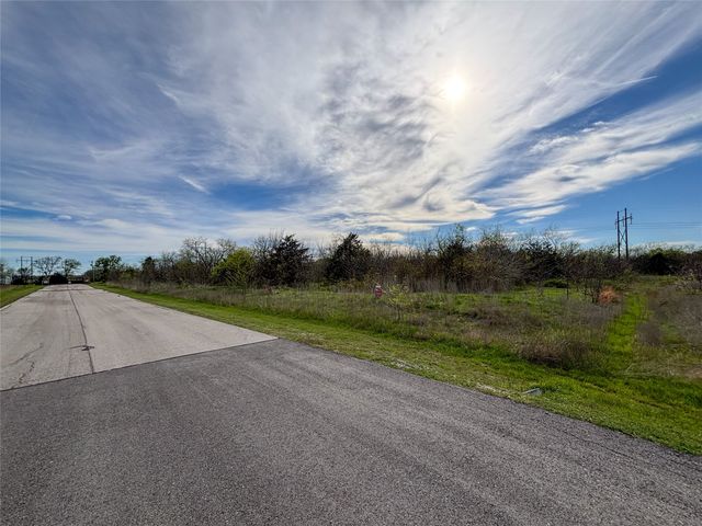 8001 Big Water Lane, Kemp, TX 75143