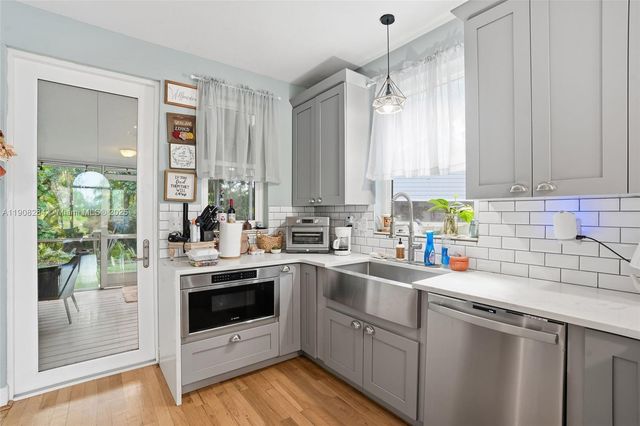 270 River Oaks Dr, La Belle, FL 33935