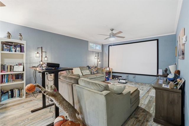 270 River Oaks Dr, La Belle, FL 33935