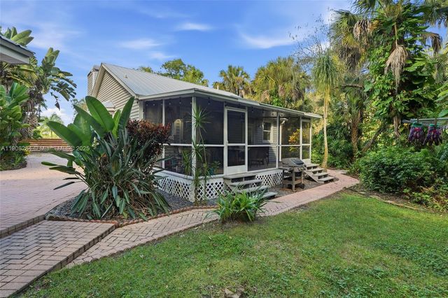 270 River Oaks Dr, La Belle, FL 33935