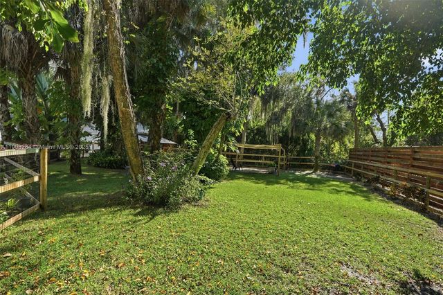 270 River Oaks Dr, La Belle, FL 33935