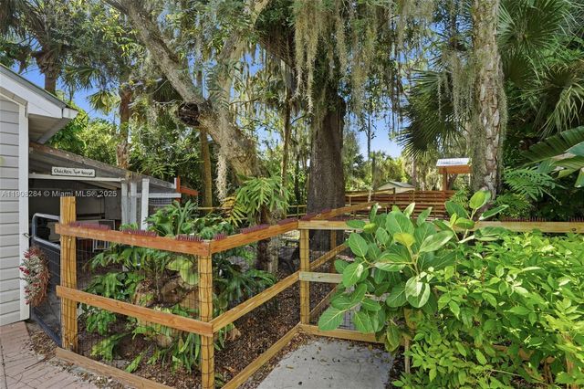 270 River Oaks Dr, La Belle, FL 33935