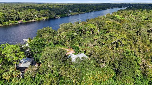 270 River Oaks Dr, La Belle, FL 33935