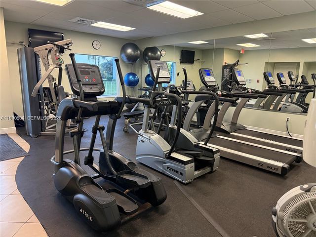 18 Colonial Club Dr 202, Boynton Beach, FL 33435