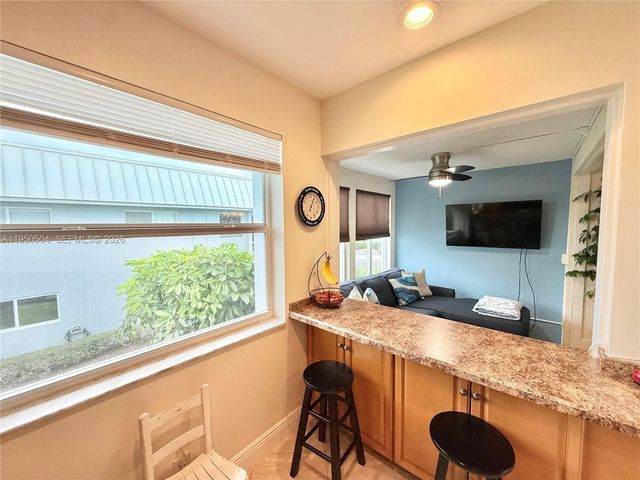 18 Colonial Club Dr 202, Boynton Beach, FL 33435