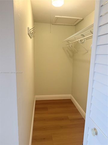 18 Colonial Club Dr 202, Boynton Beach, FL 33435